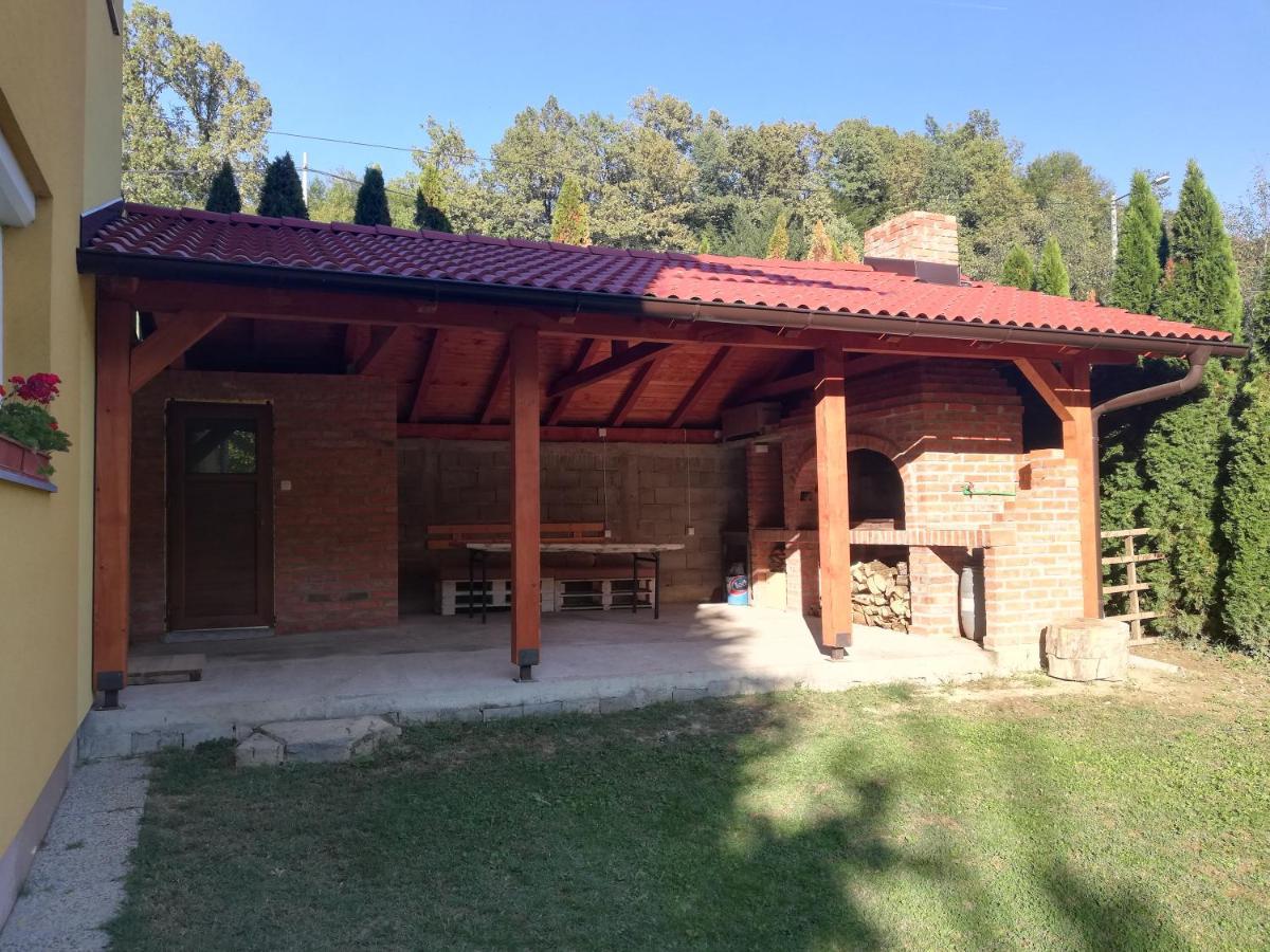 Holiday Homer Kuca Na Obali Vrbasa Banja Luka Exterior photo