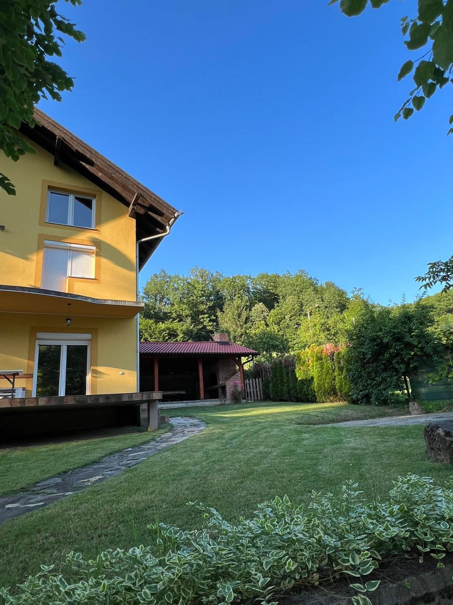 Holiday Homer Kuca Na Obali Vrbasa Banja Luka Exterior photo